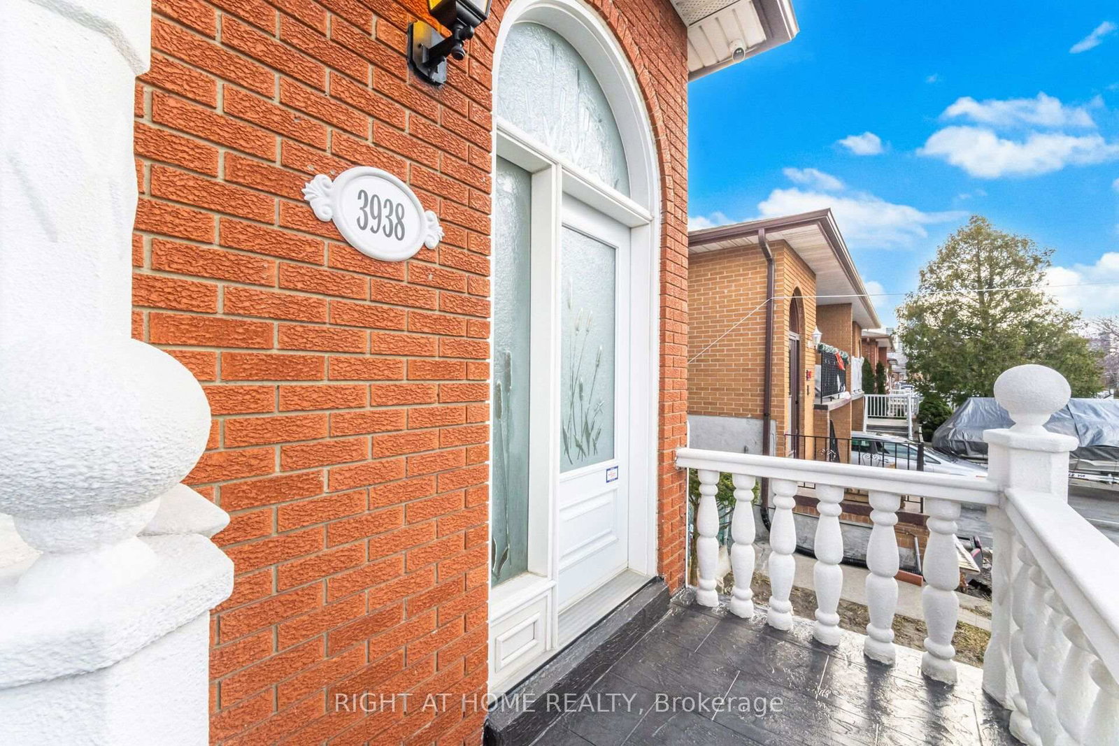 3938 Midhurst Lane • Mississauga, ON photo 4