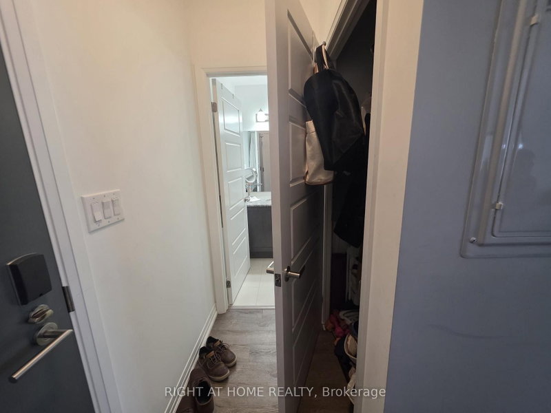 204 - 3285 Carding Mill Trail