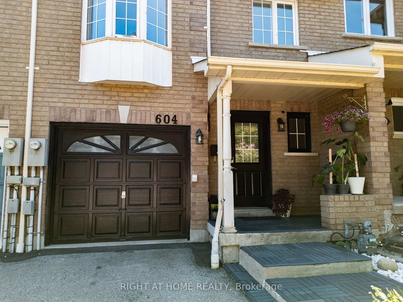 604 Lumberton Crescent