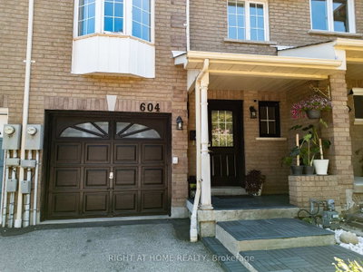 604 Lumberton Crescent • Mississauga, ON photo 3