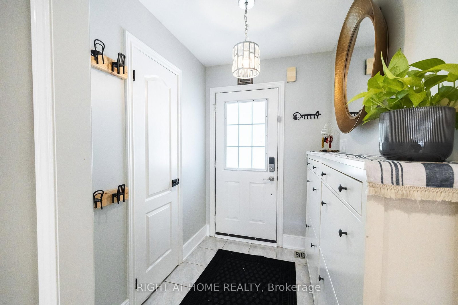 604 Lumberton Crescent • Mississauga, ON photo 4