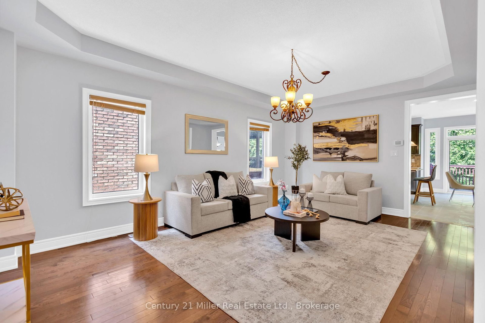 2241 Adirondak Trail • Oakville, ON photo 3