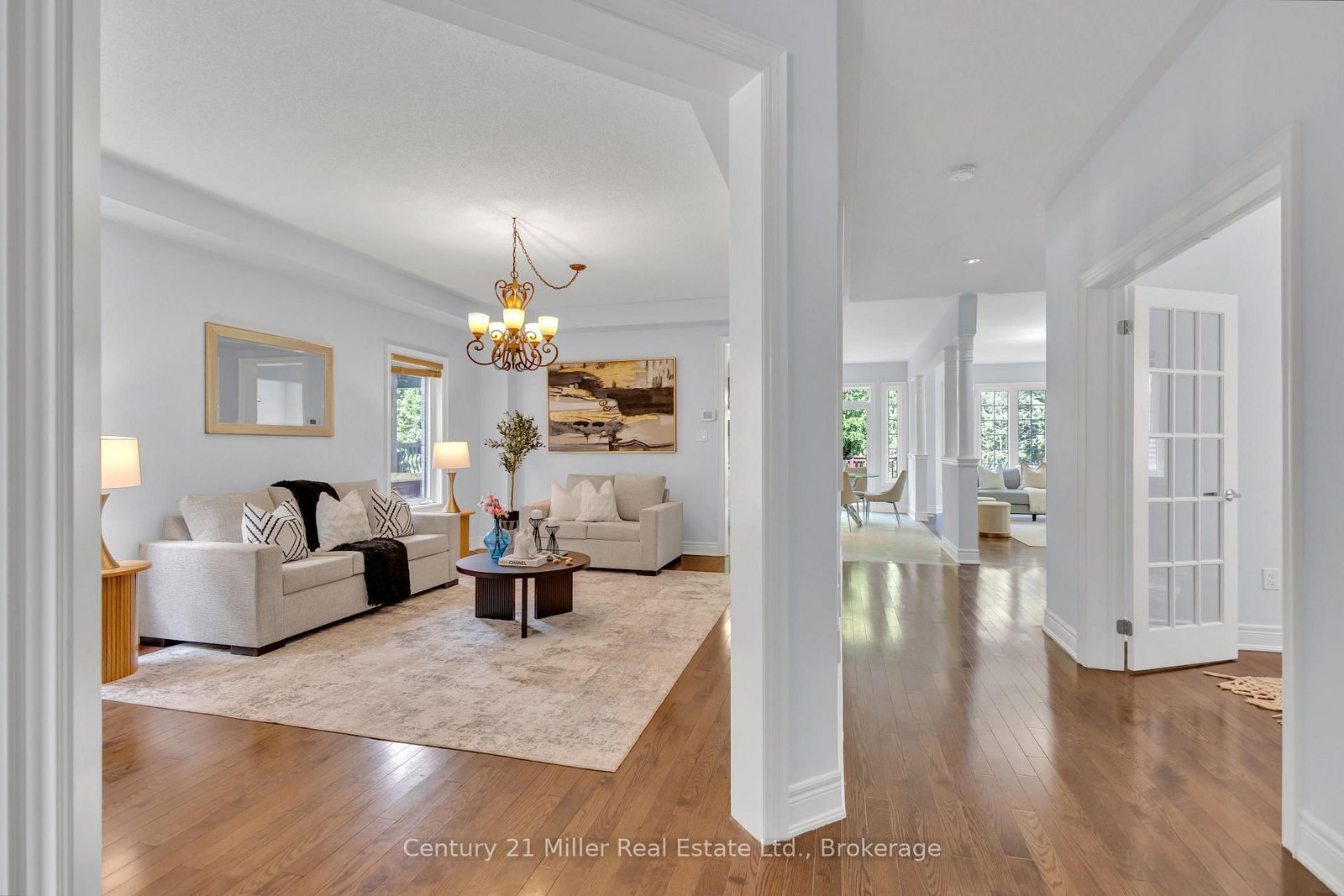 2241 Adirondak Trail • Oakville, ON photo 8
