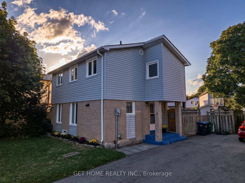 5 Huronia Court