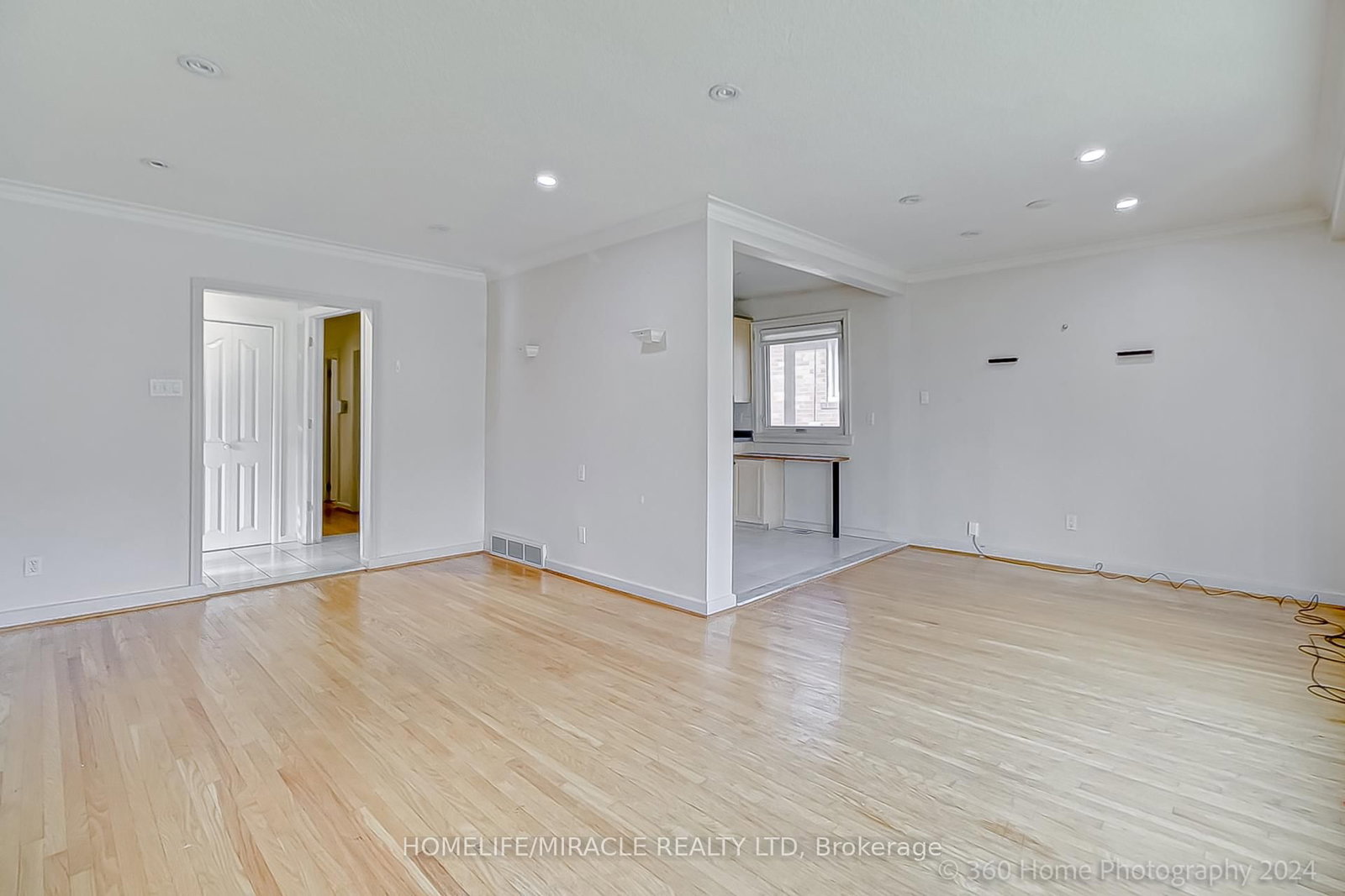 30 Fallowfield Road • Toronto, ON photo 5