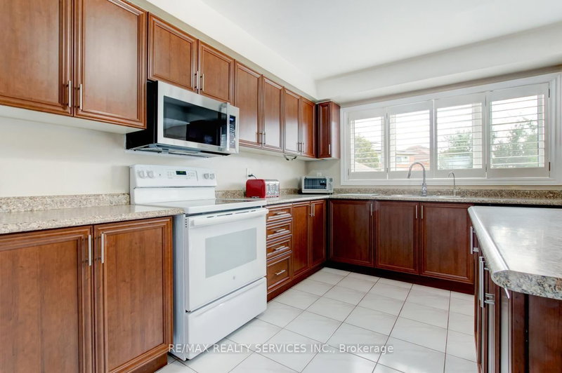 671 Peter Robertson Brampton,ON L6R 1L8 — Photo 14