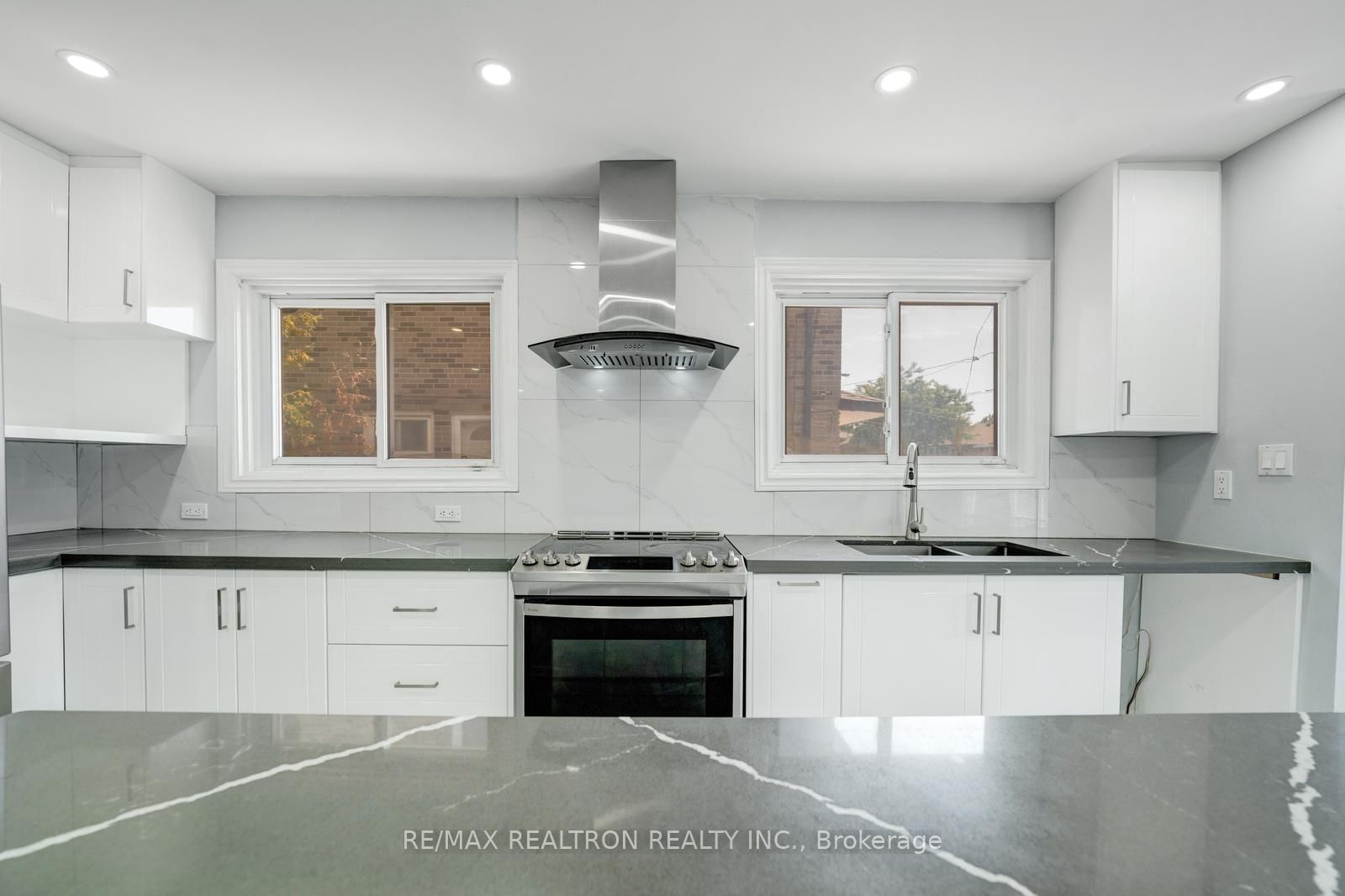 43 Lindylou Road • Toronto, ON photo 11