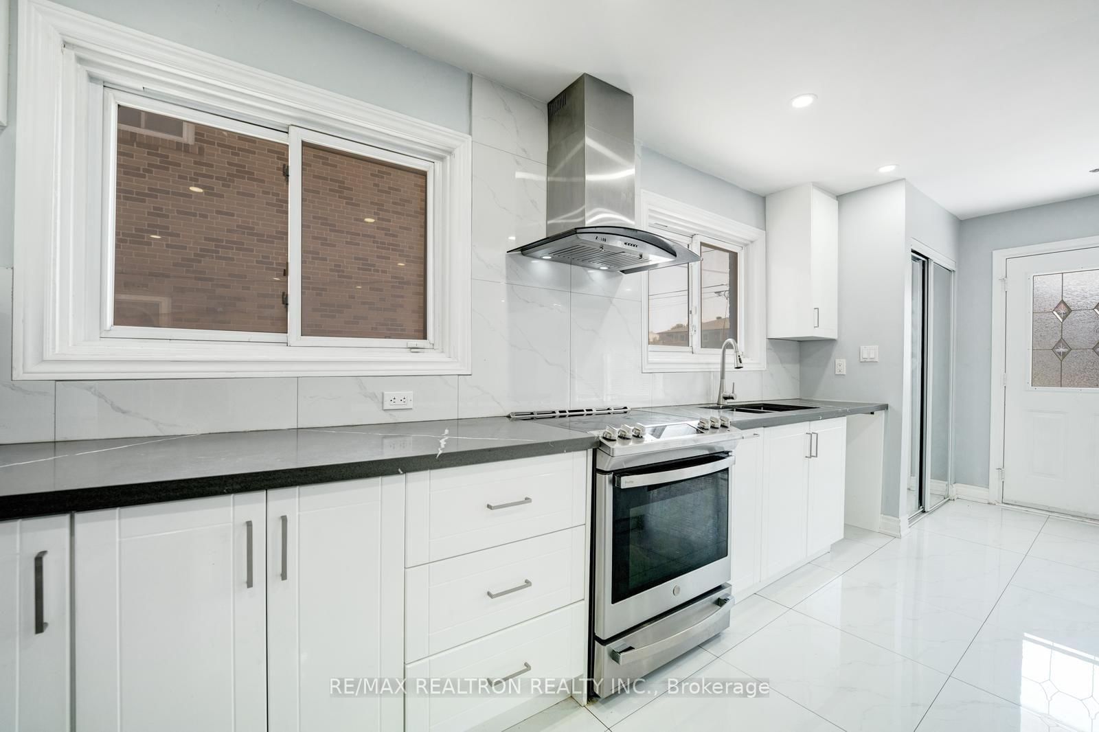 43 Lindylou Road • Toronto, ON photo 12