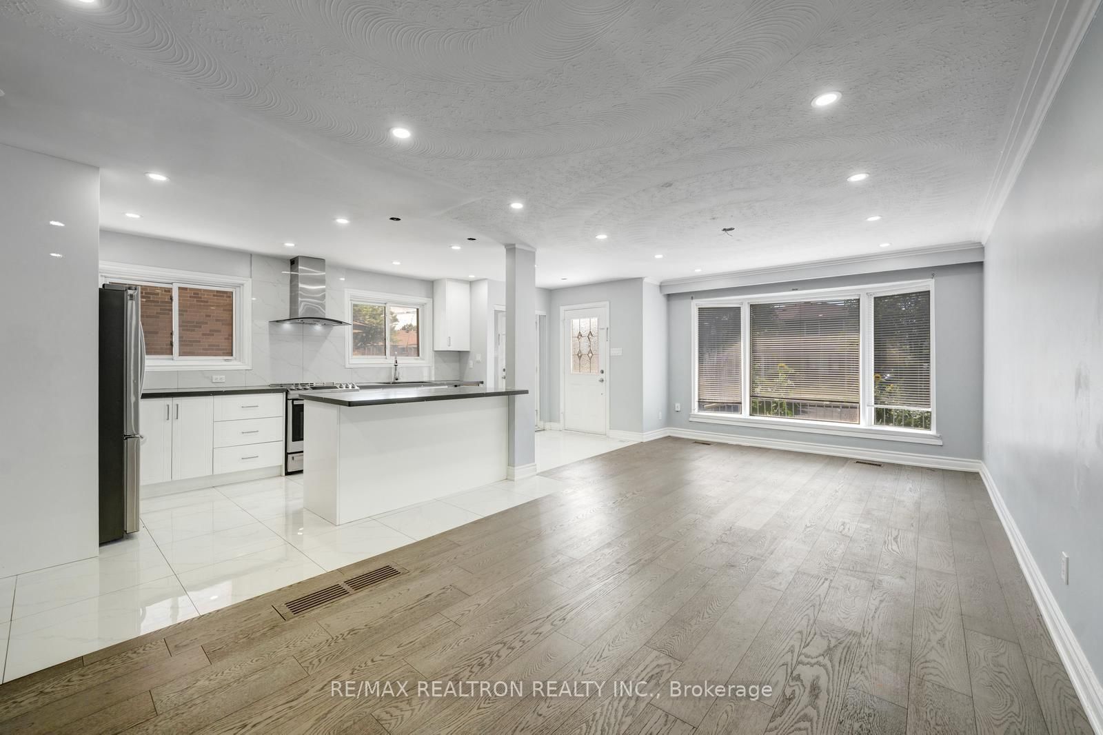 43 Lindylou Road • Toronto, ON photo 15