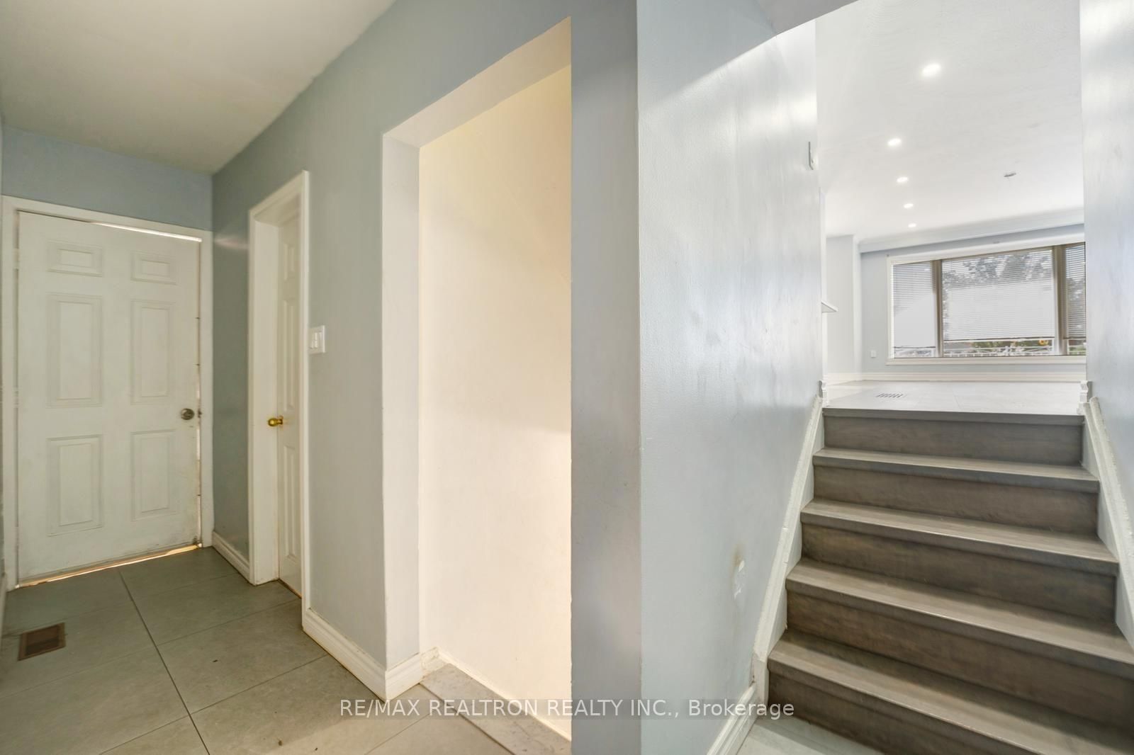 43 Lindylou Road • Toronto, ON photo 18