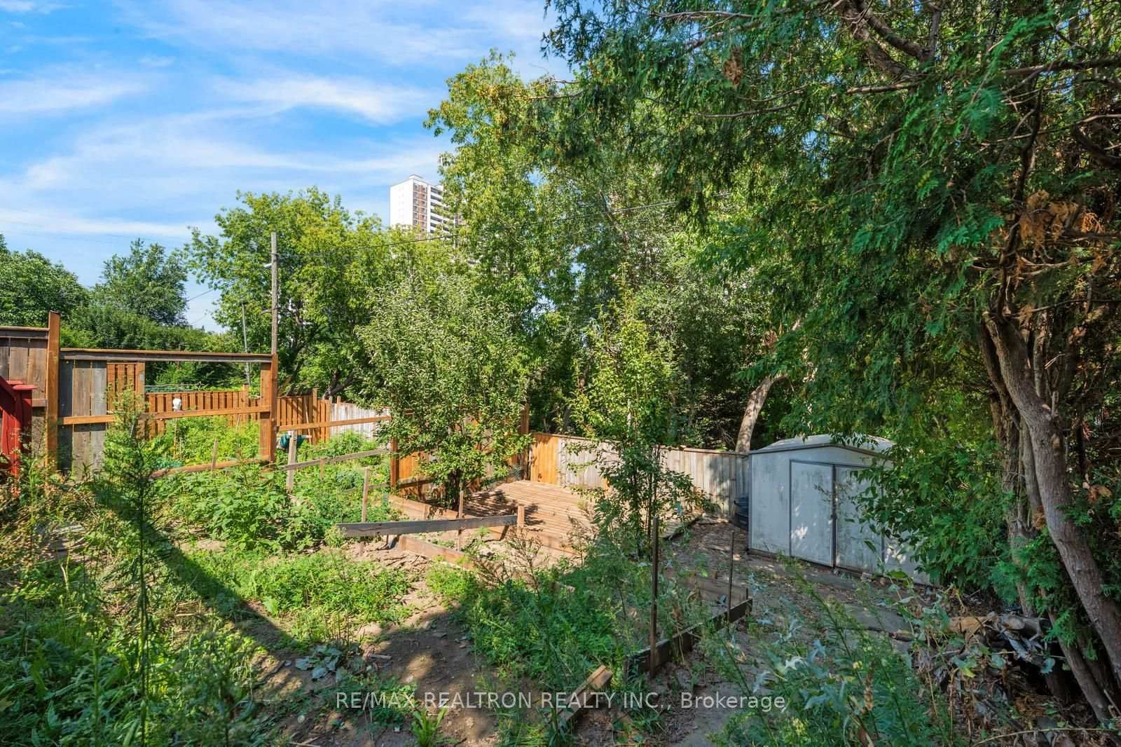 43 Lindylou Road • Toronto, ON photo 50