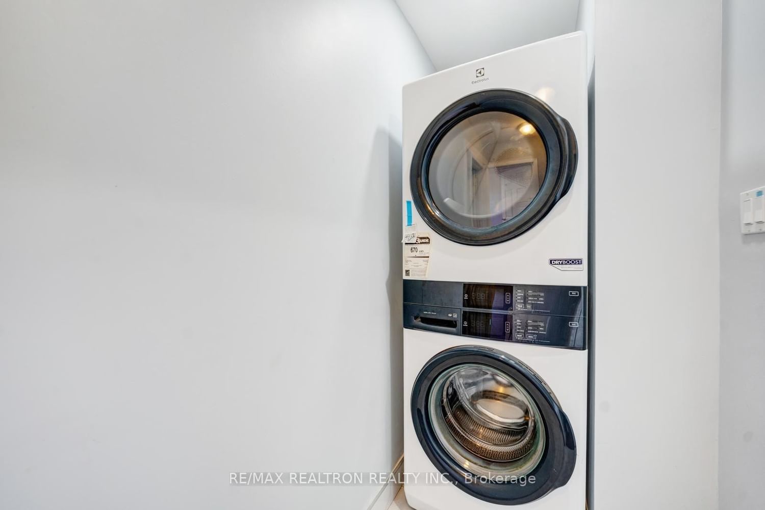 43 Lindylou Road • Toronto, ON photo 6