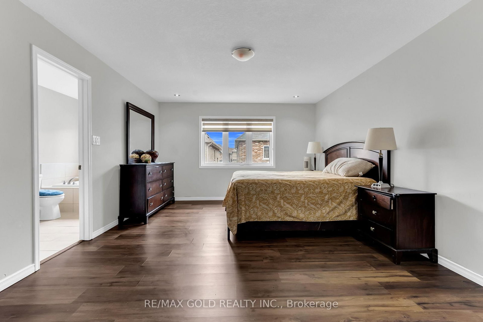 486 Queen Mary Drive • Brampton, ON photo 15