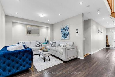 486 Queen Mary Drive • Brampton, ON photo 2