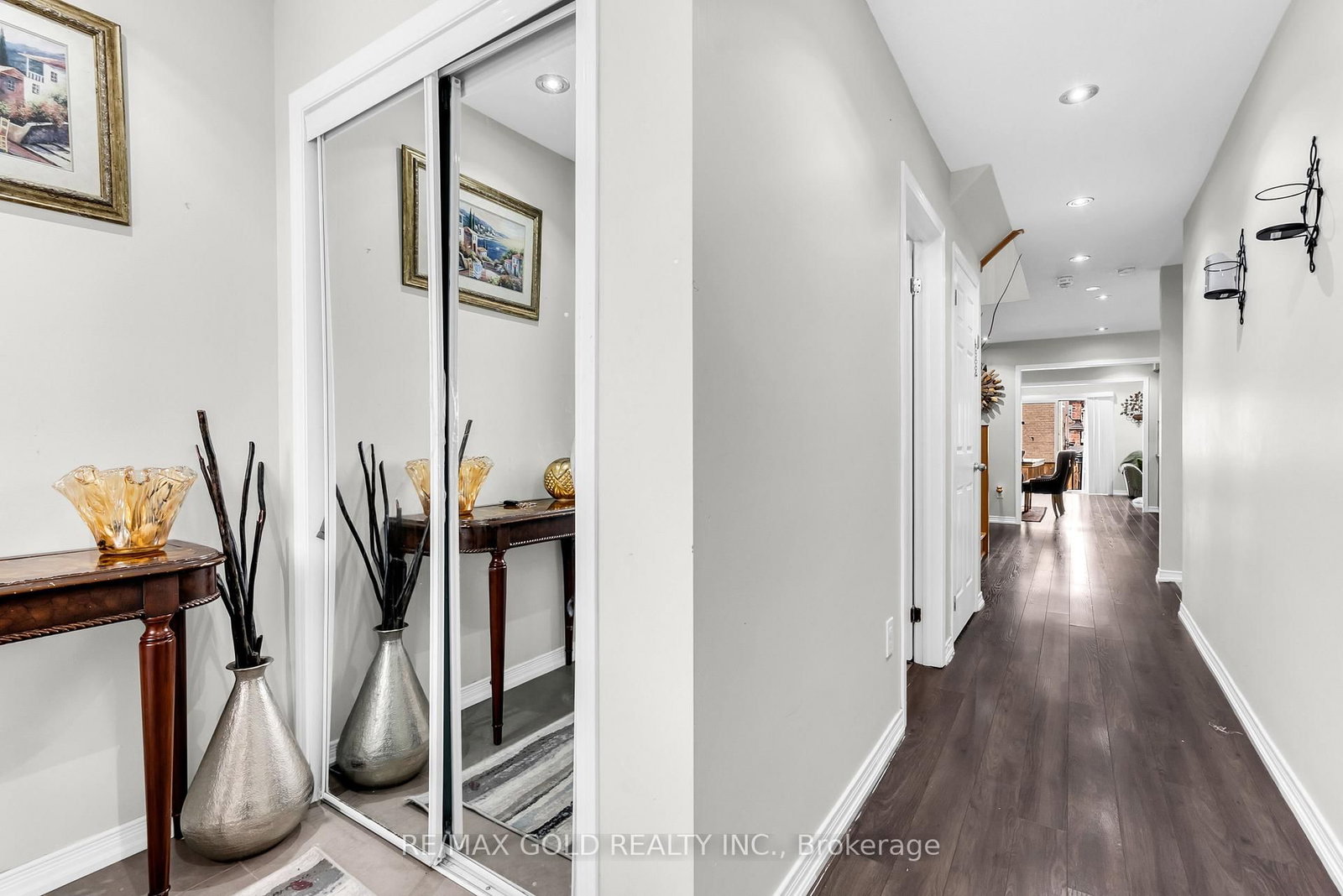 486 Queen Mary Drive • Brampton, ON photo 4