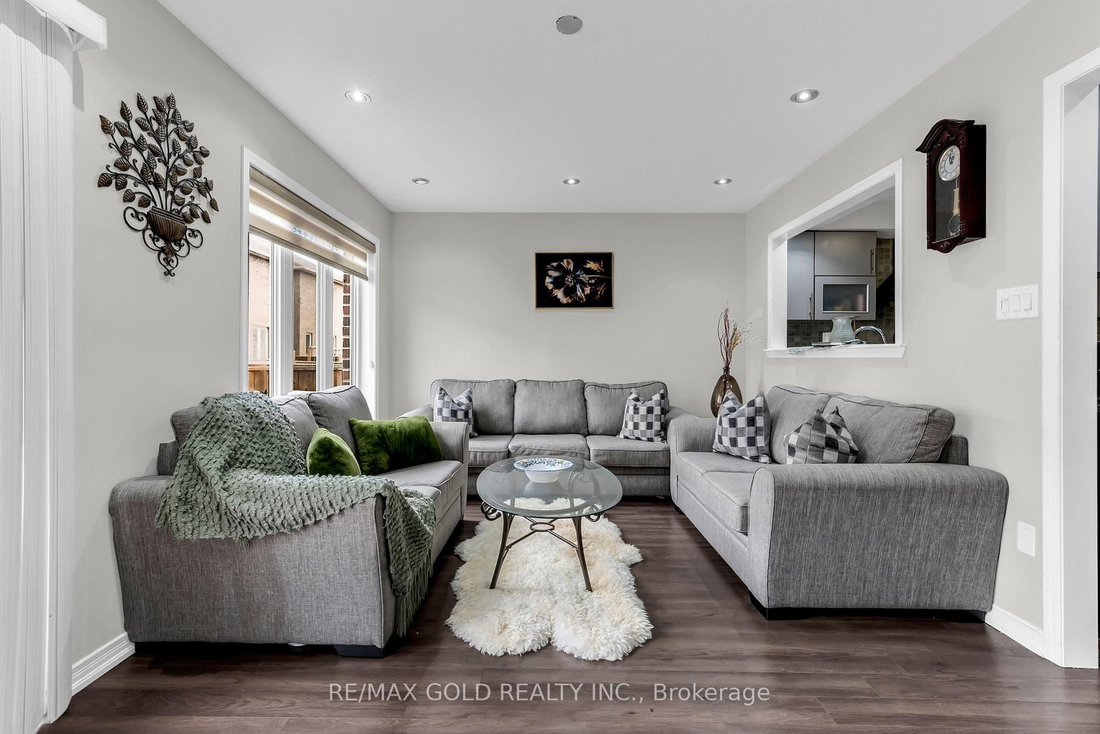 486 Queen Mary Drive • Brampton, ON photo 5