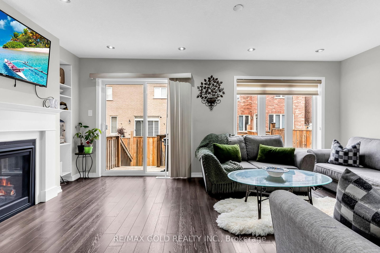 486 Queen Mary Drive • Brampton, ON photo 6