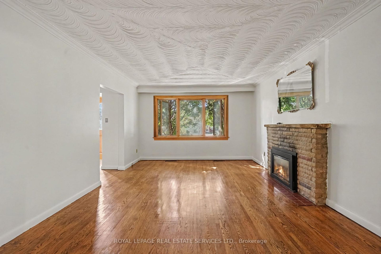 647 Burnhamthorpe Road • Toronto, ON photo 10