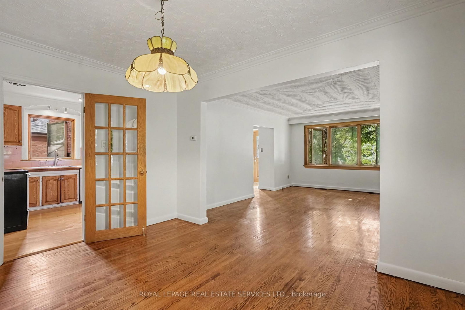 647 Burnhamthorpe Road • Toronto, ON photo 14
