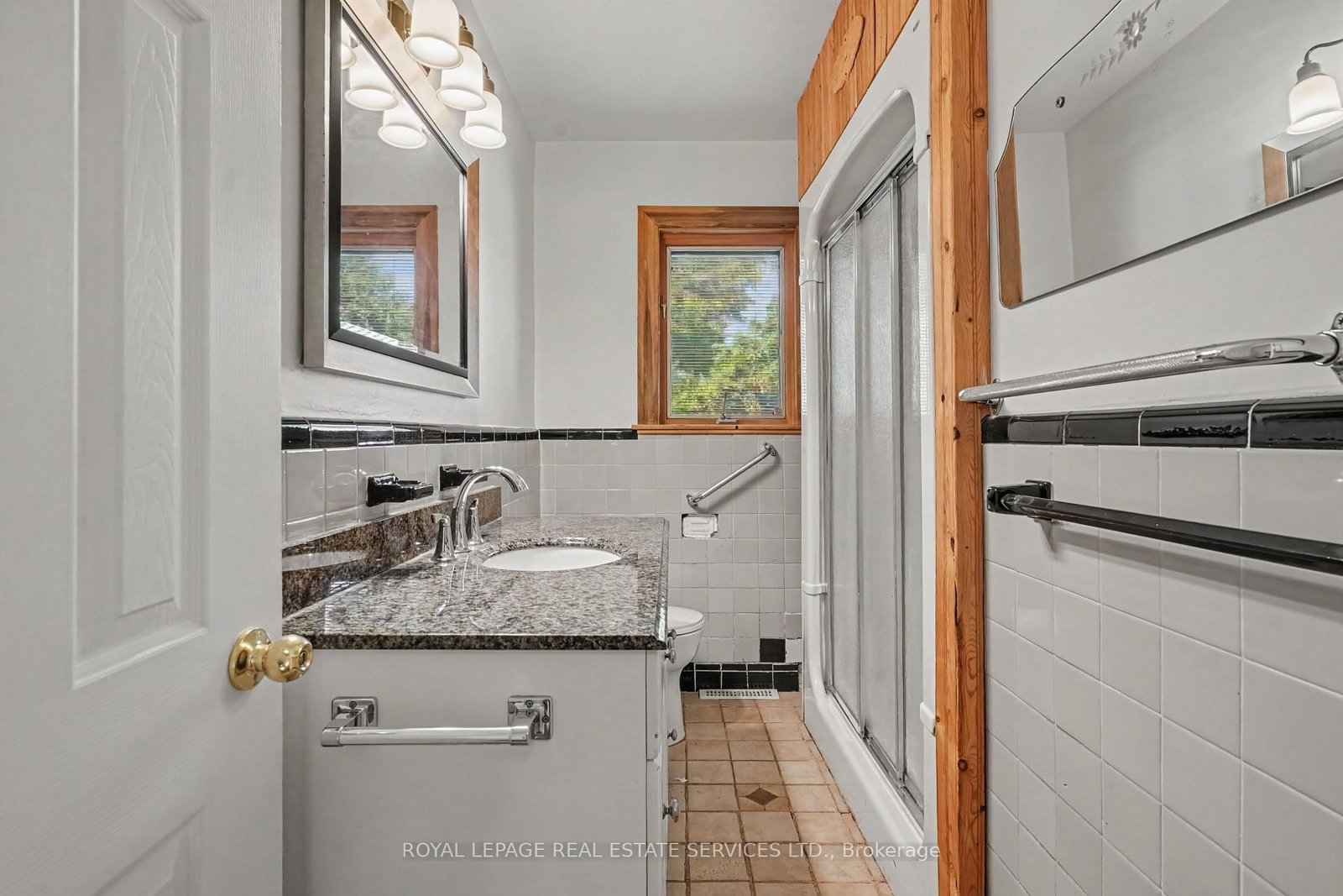 647 Burnhamthorpe Road • Toronto, ON photo 22