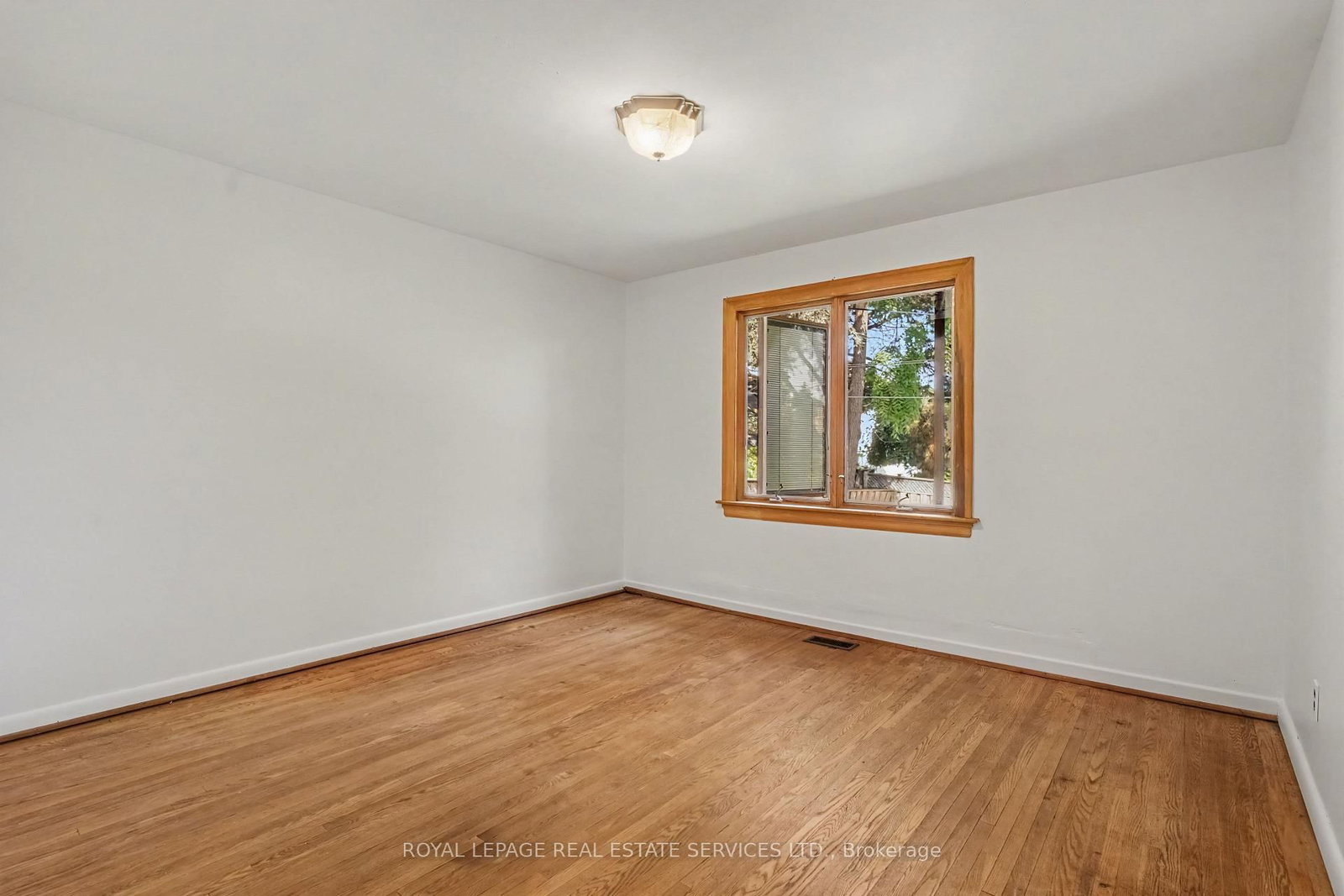647 Burnhamthorpe Road • Toronto, ON photo 23