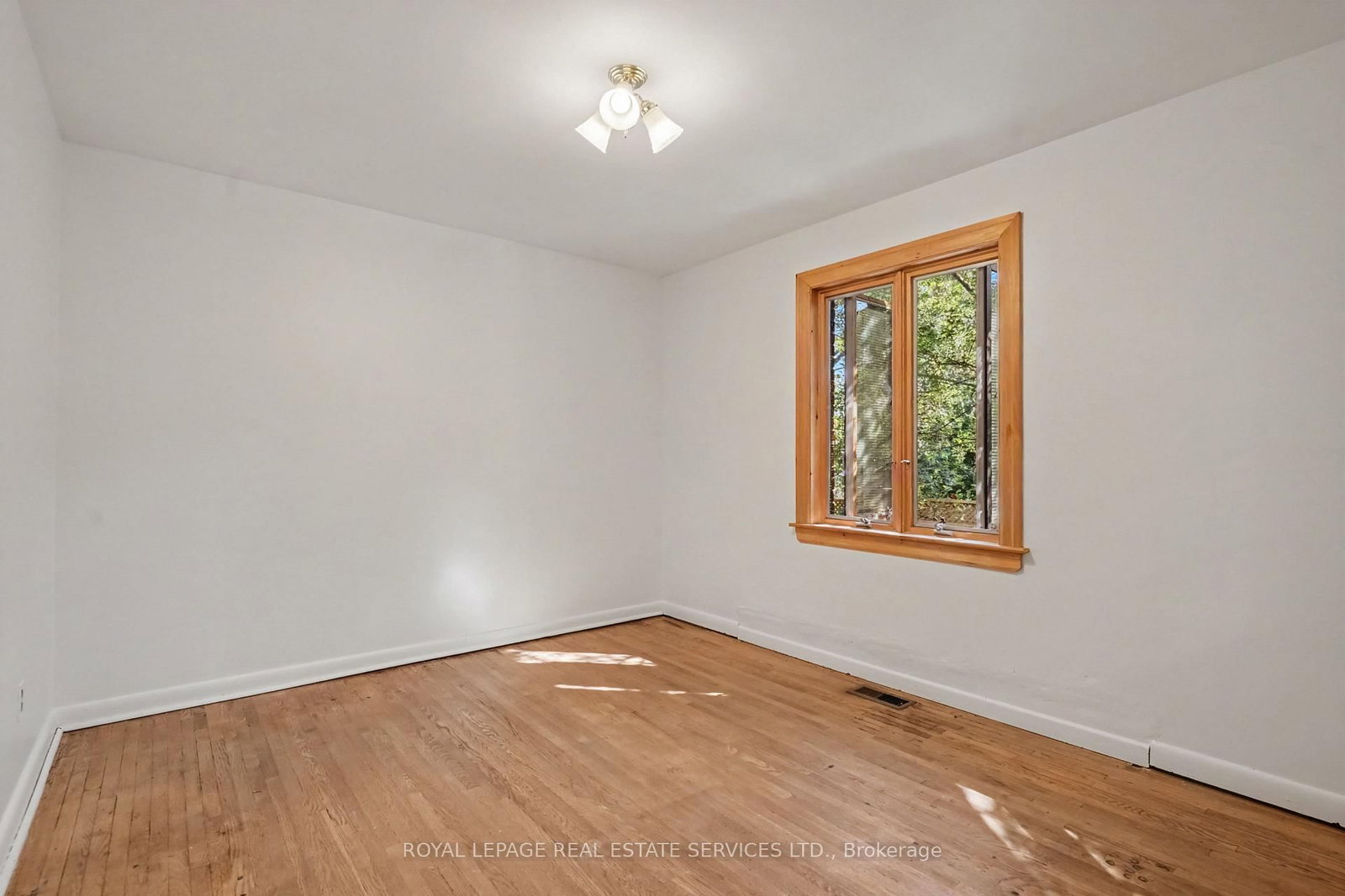 647 Burnhamthorpe Road • Toronto, ON photo 25