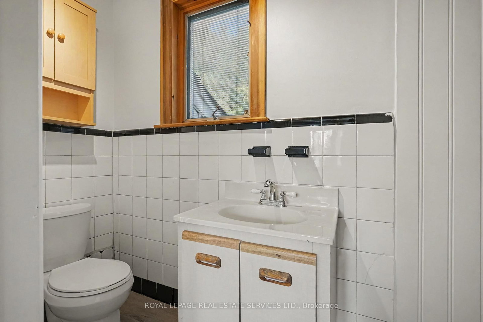 647 Burnhamthorpe Road • Toronto, ON photo 27