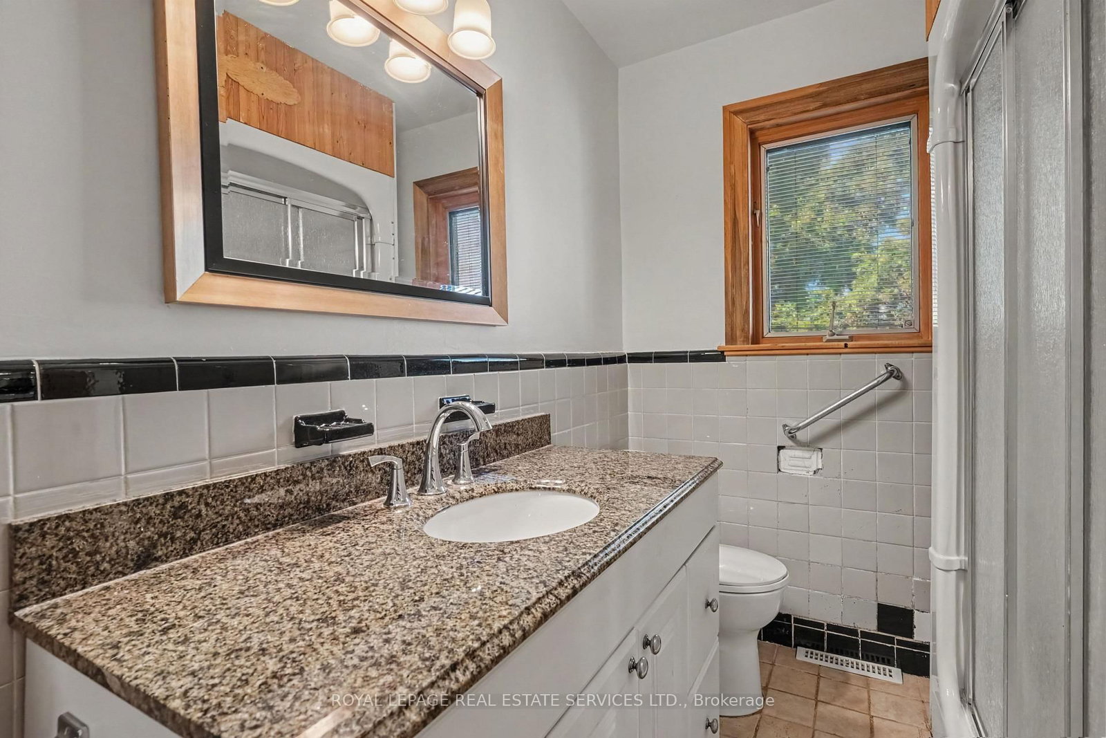 647 Burnhamthorpe Road • Toronto, ON photo 29