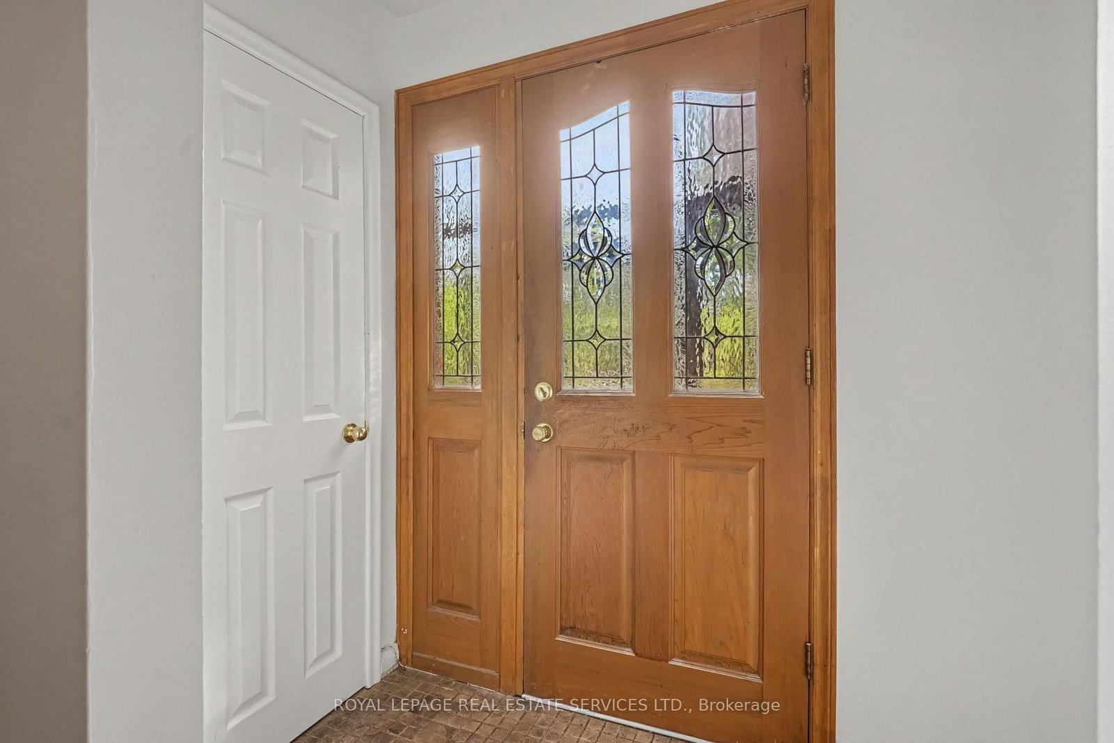 647 Burnhamthorpe Road • Toronto, ON photo 3