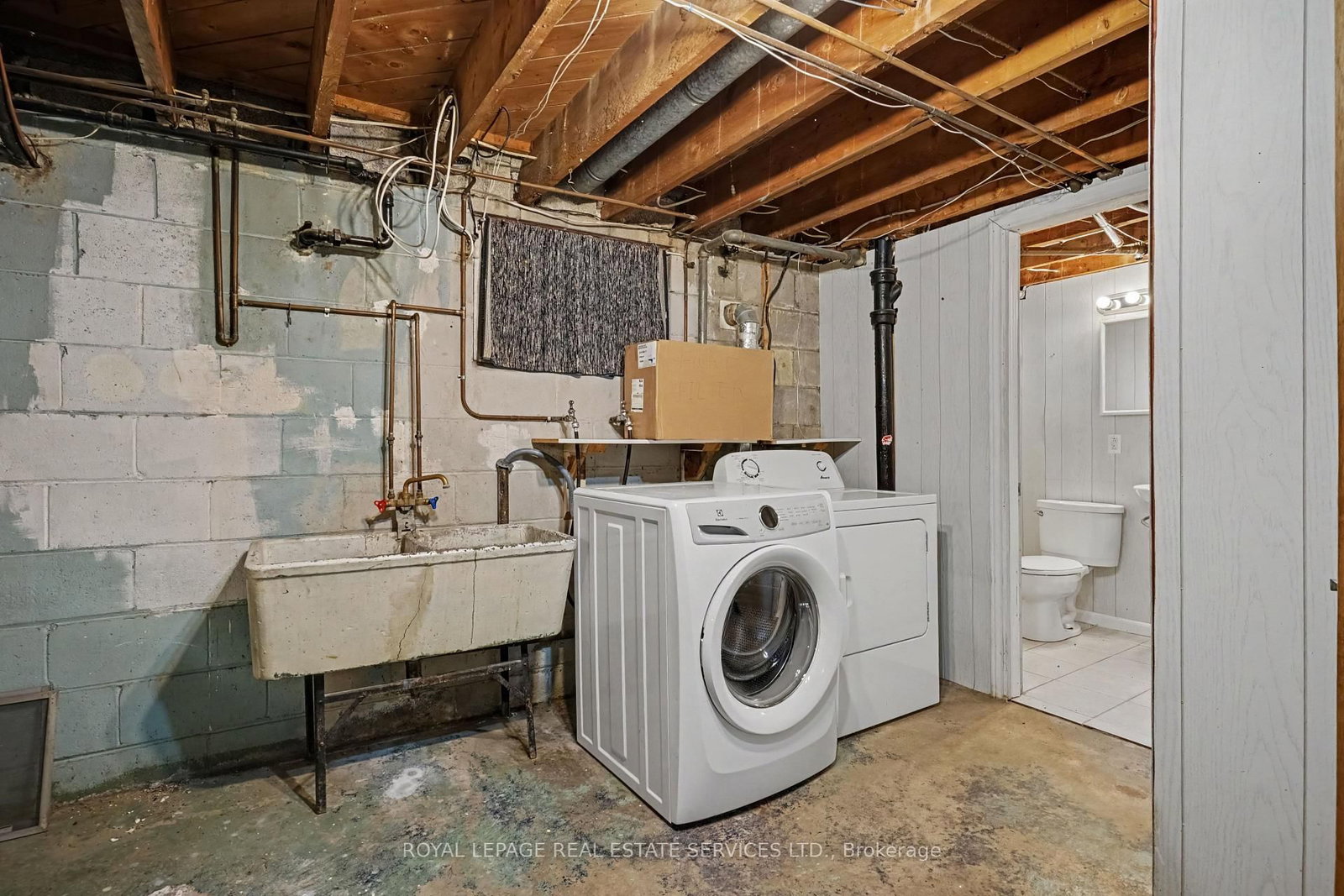 647 Burnhamthorpe Road • Toronto, ON photo 30