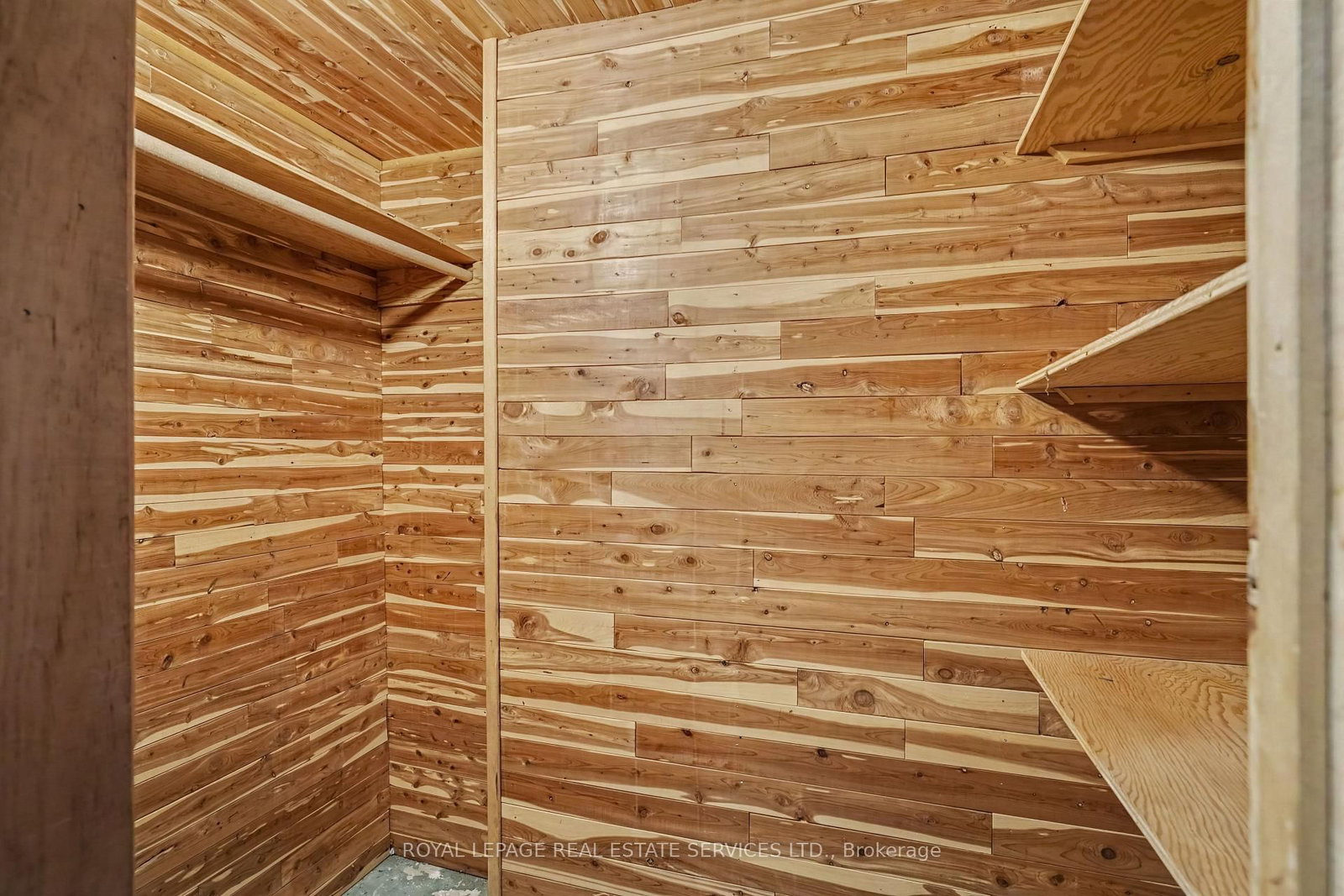 647 Burnhamthorpe Road • Toronto, ON photo 35