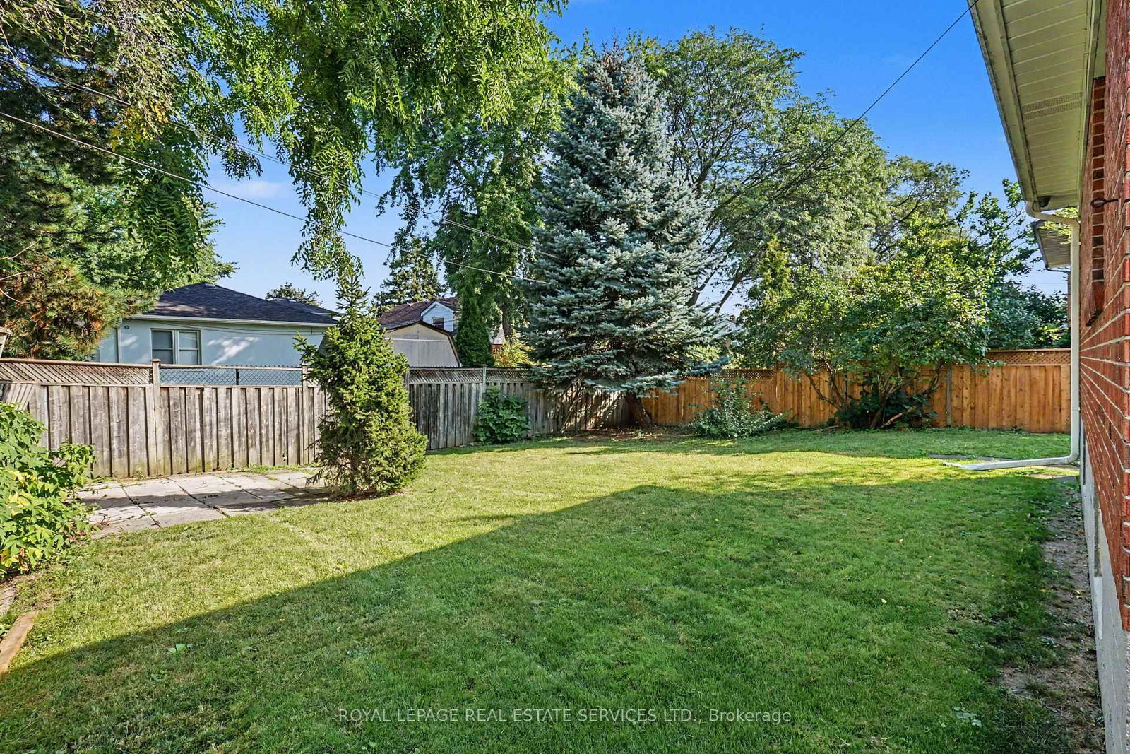 647 Burnhamthorpe Road • Toronto, ON photo 43
