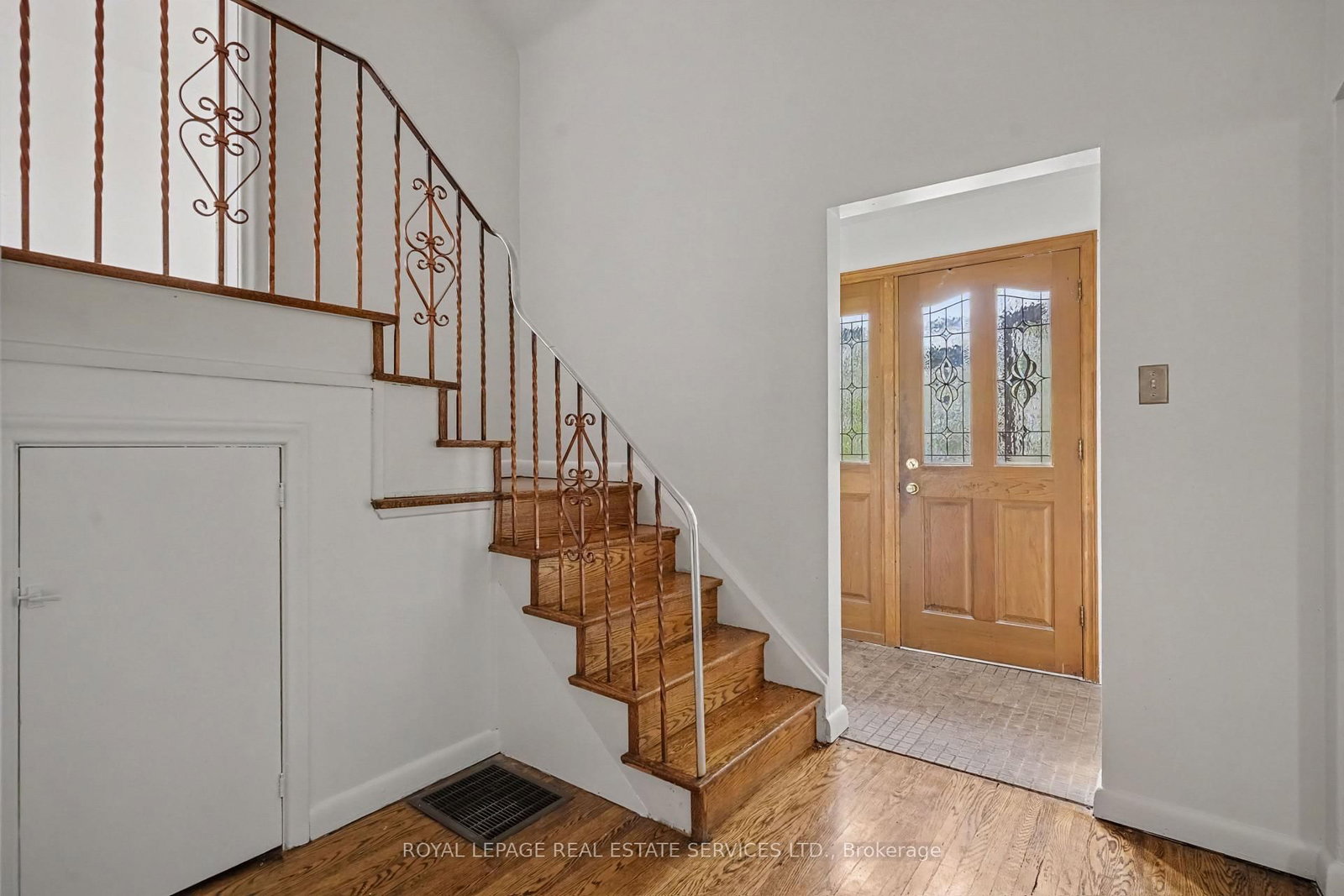 647 Burnhamthorpe Road • Toronto, ON photo 5