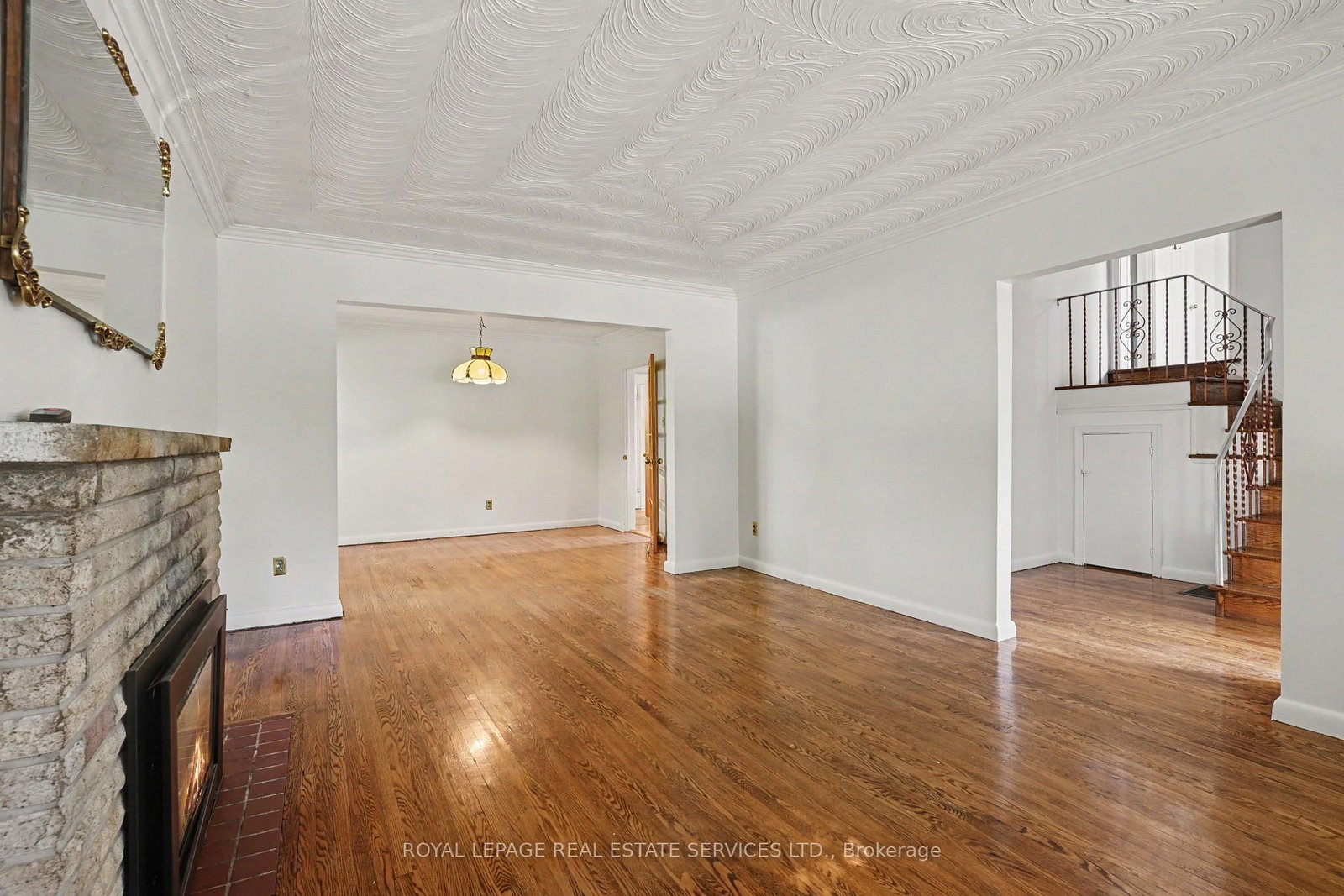 647 Burnhamthorpe Road • Toronto, ON photo 8
