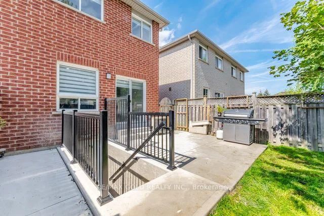 7334 Lowville Heights • Mississauga, ON photo 44