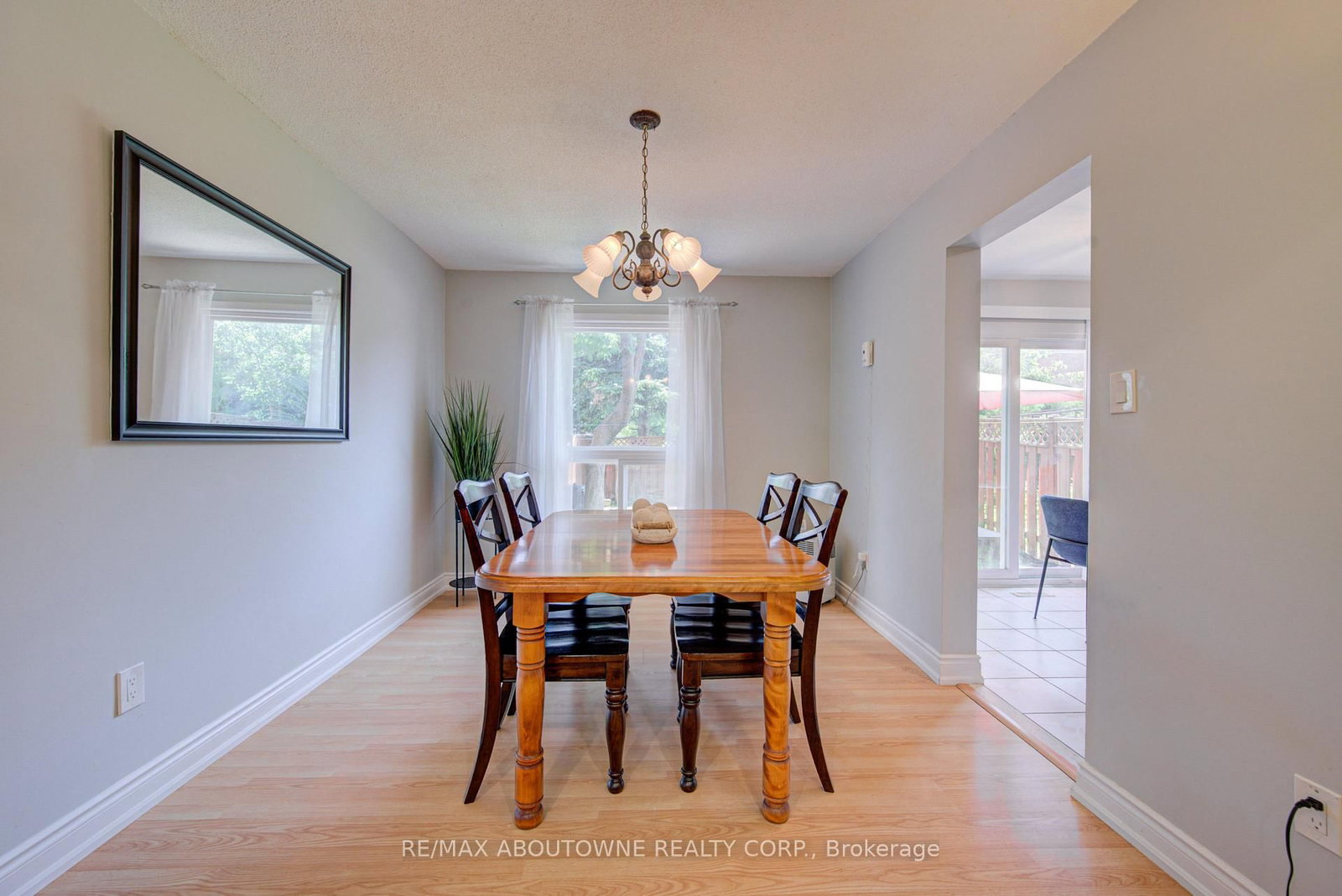 1140 Avondale Drive • Oakville, ON photo 14