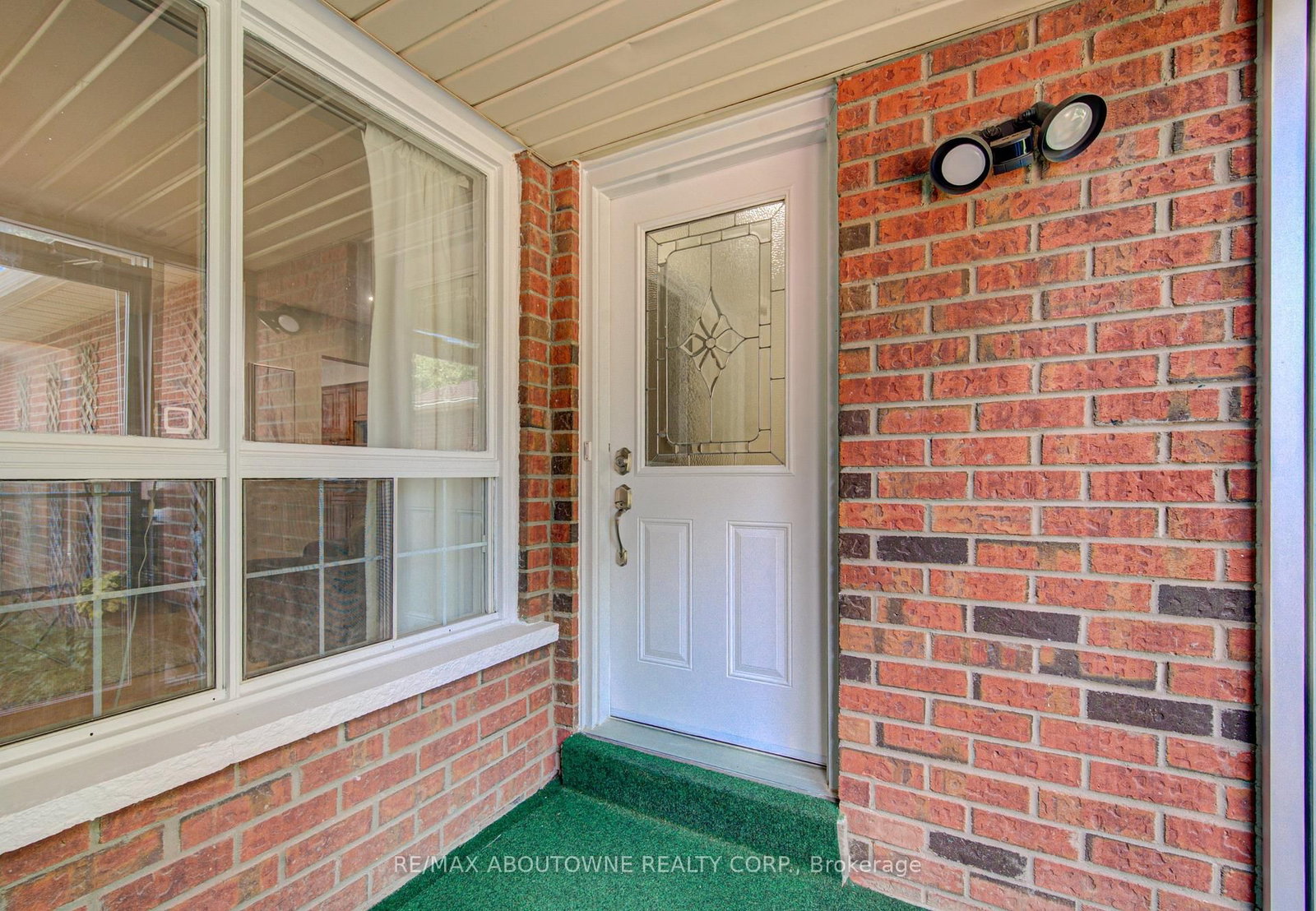1140 Avondale Drive • Oakville, ON photo 4