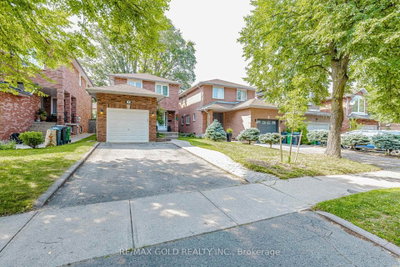 7 Clipstone Court • Brampton, ON photo 2