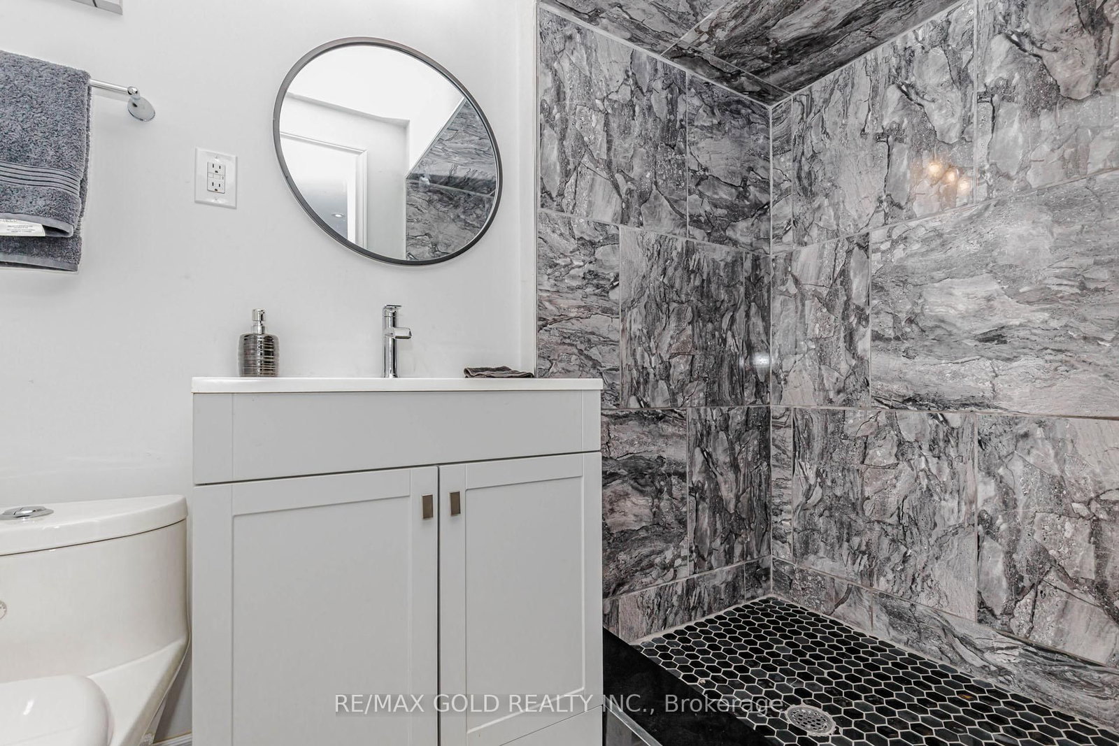 7 Clipstone Court • Brampton, ON photo 43