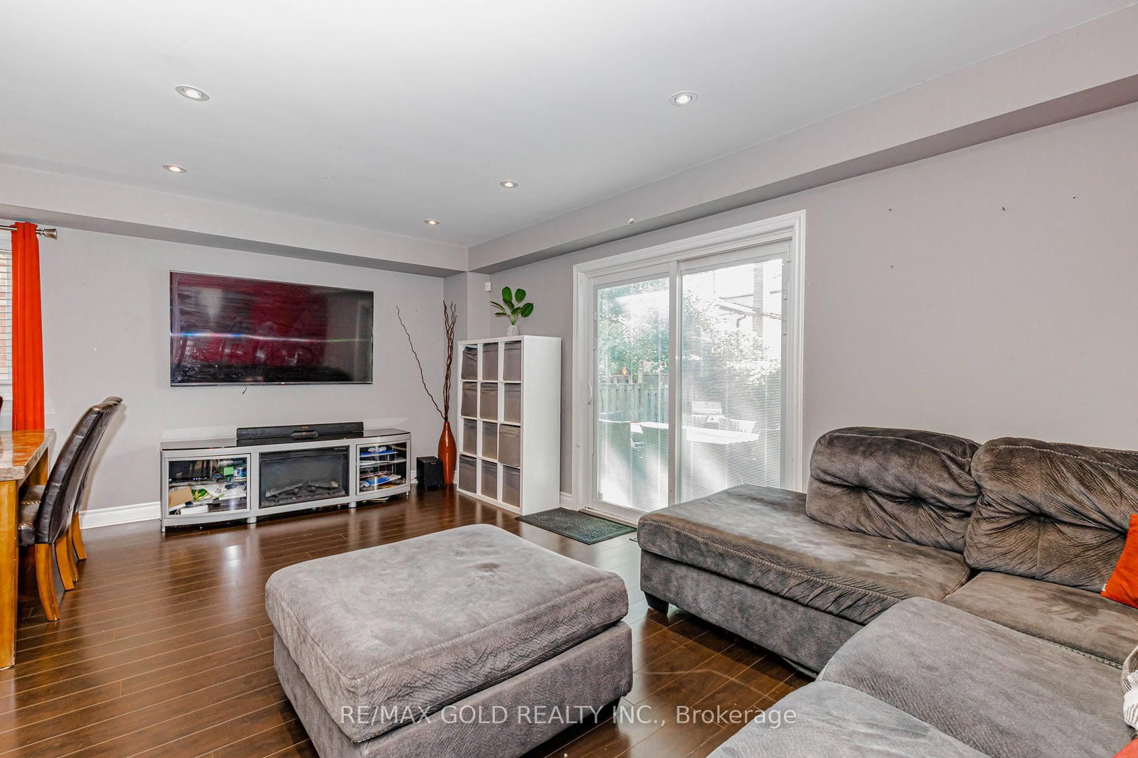 7 Clipstone Court • Brampton, ON photo 9