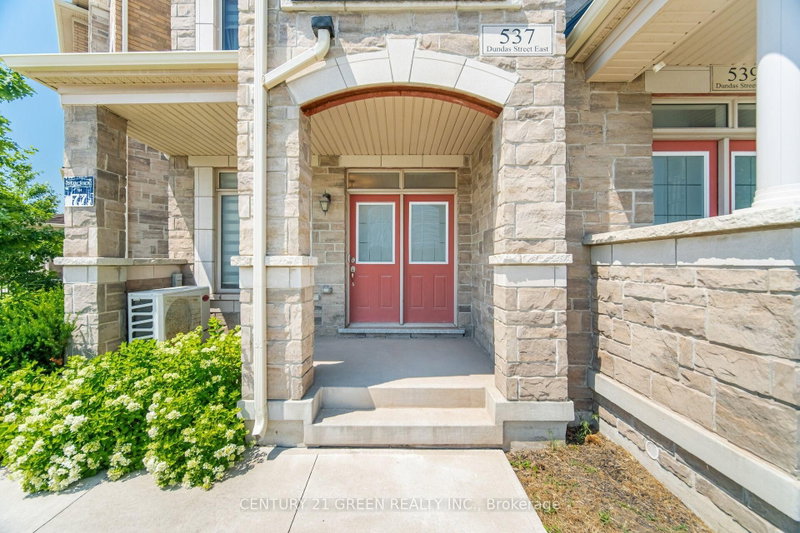 537 Dundas Street E
