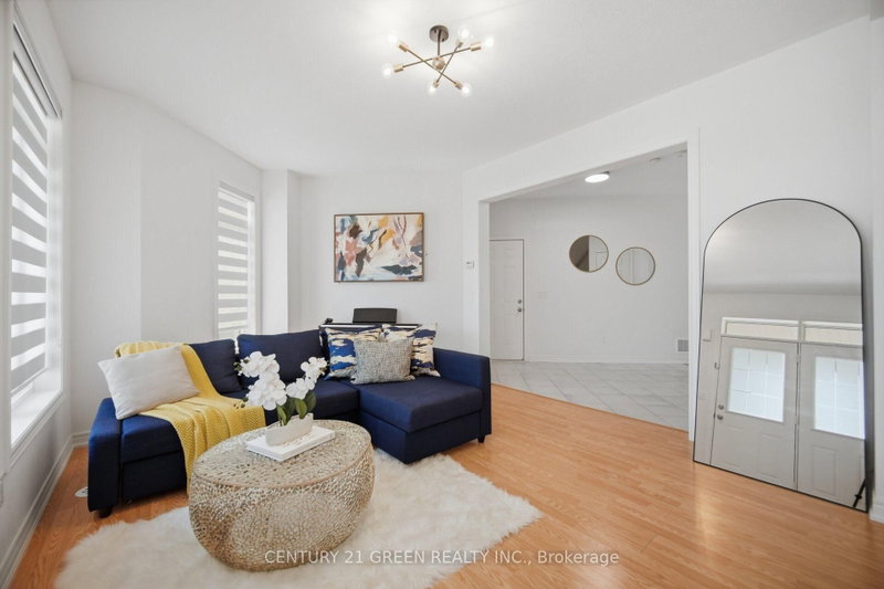 537 Dundas Street E