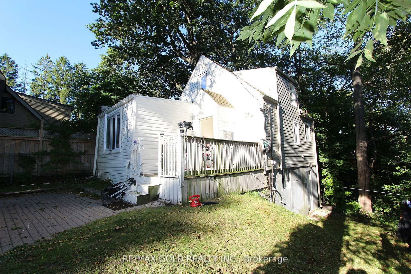 961 Lakeshore Road W • Mississauga, ON photo 2