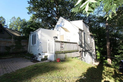 961 Lakeshore Road W • Mississauga, ON photo 2