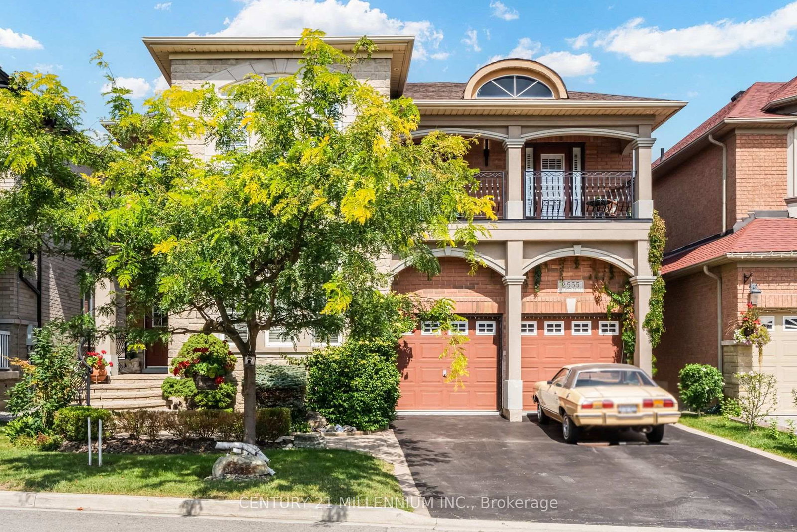 2555 Nichols Drive • Oakville, ON photo 2