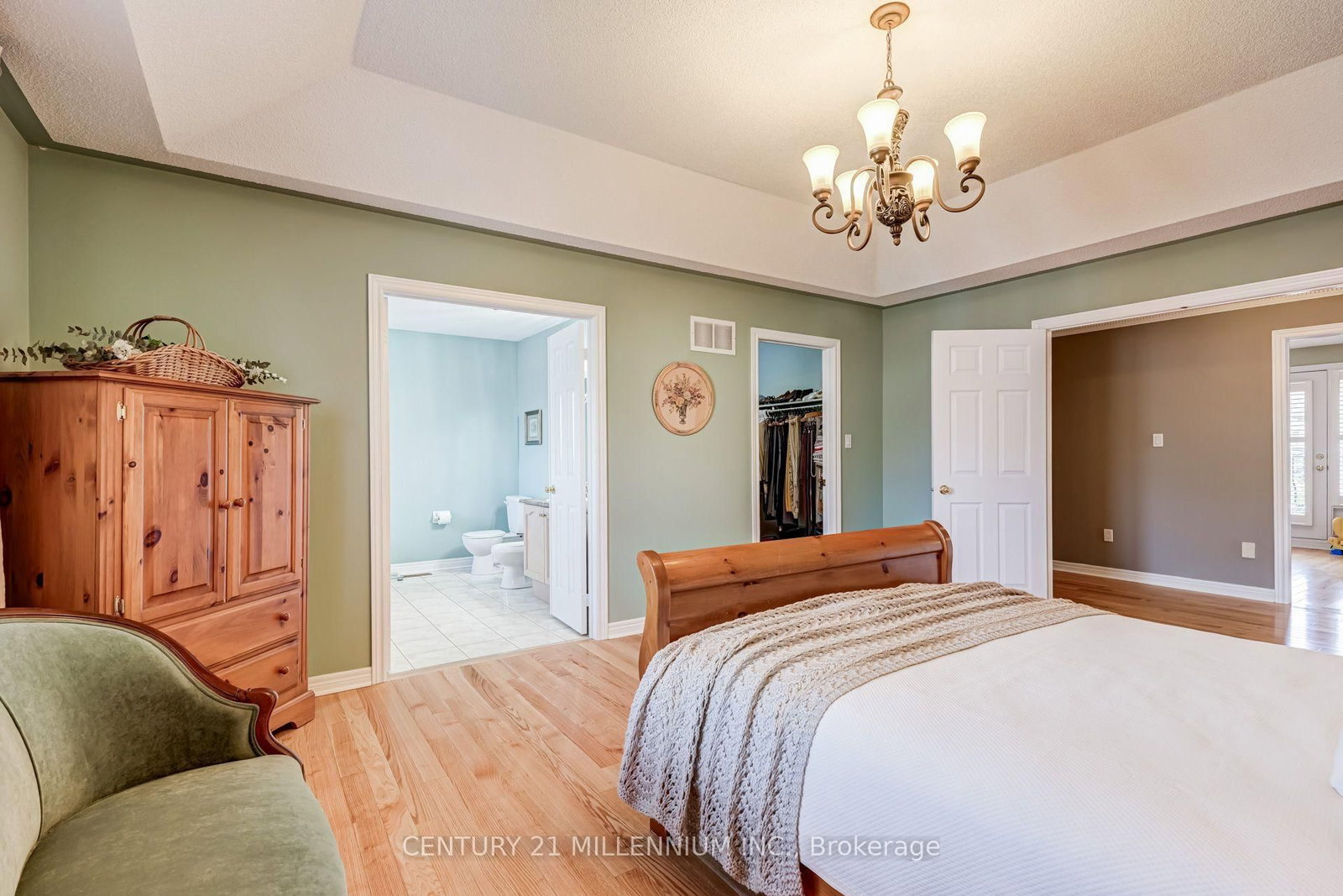 2555 Nichols Drive • Oakville, ON photo 21