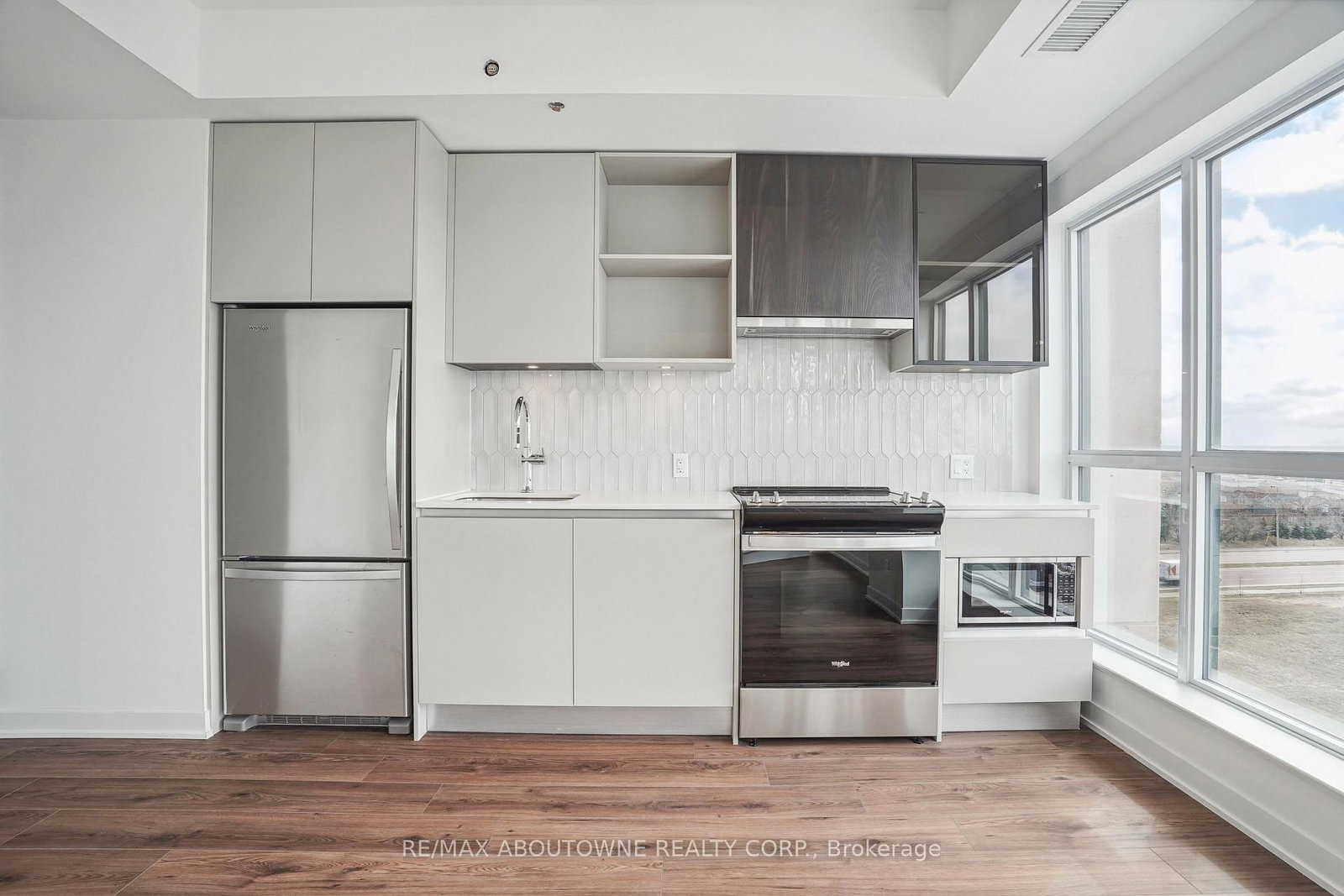 405 Dundas Street W • #707 • Oakville, ON photo 12