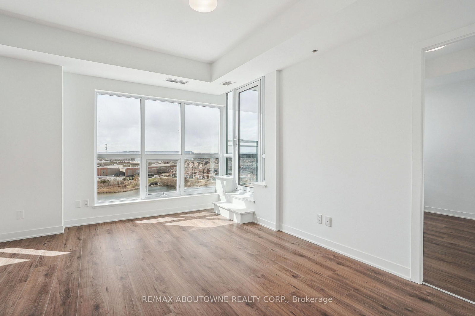 405 Dundas Street W • #707 • Oakville, ON photo 18