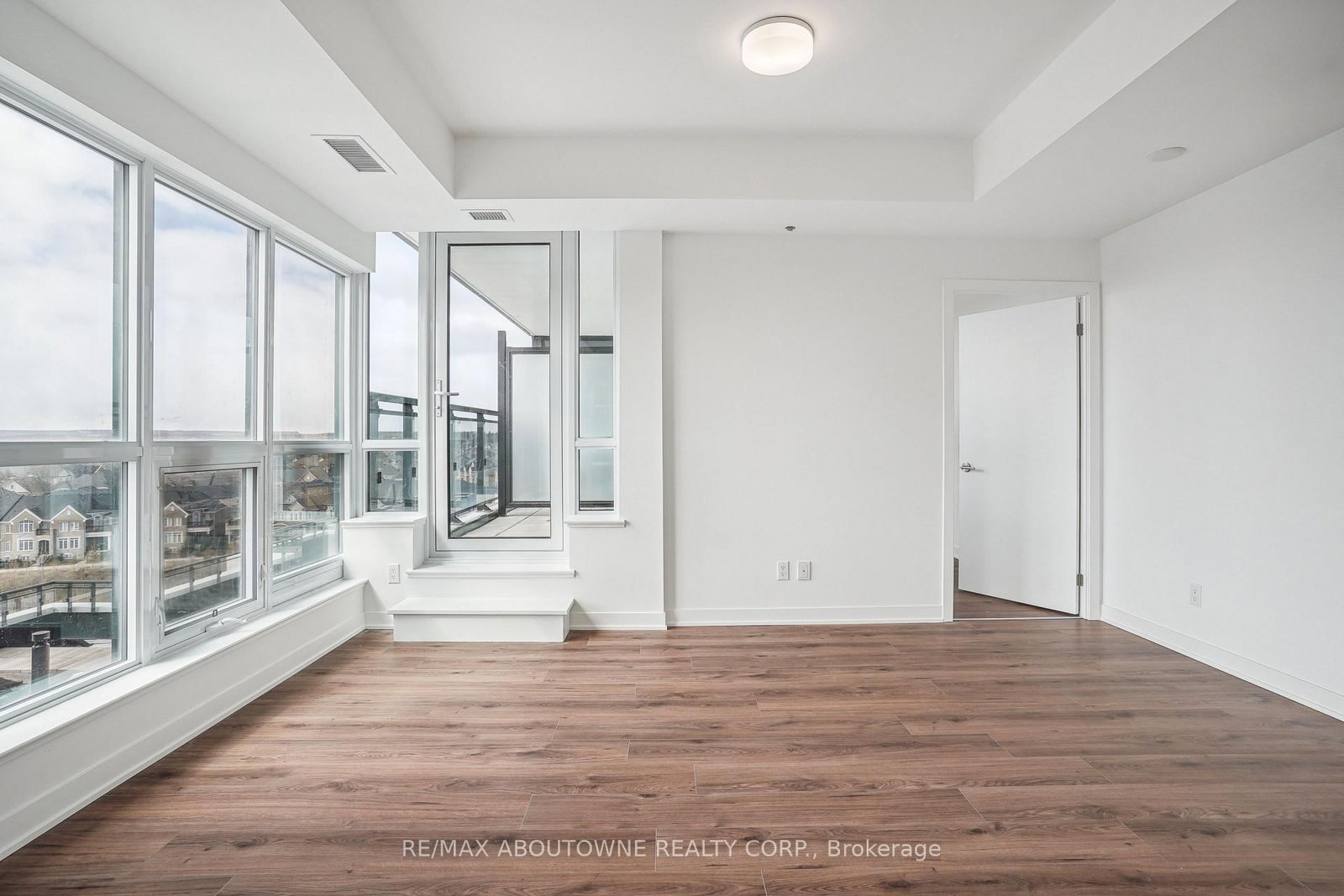 405 Dundas Street W • #707 • Oakville, ON photo 19