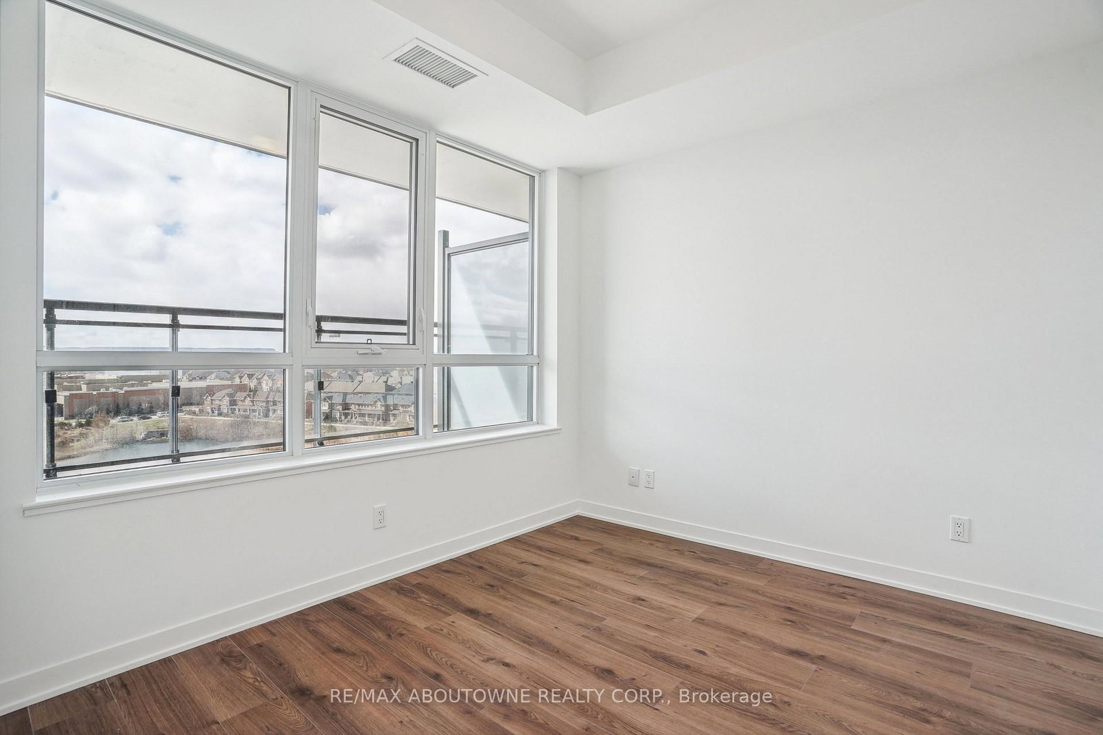 405 Dundas Street W • #707 • Oakville, ON photo 21